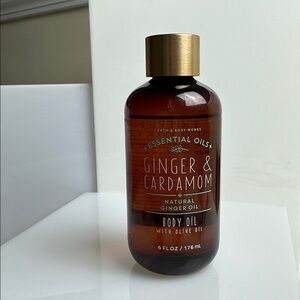 Bath & Body Works Essential Oils Ginger & Cardamom Body Oil Rare